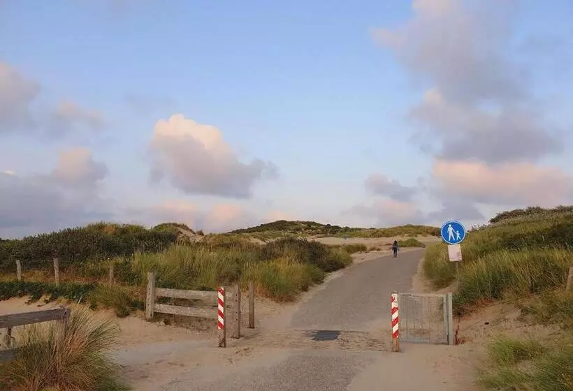 تختخواب و صبحانه Cozy Garden House Kijkduin Beach