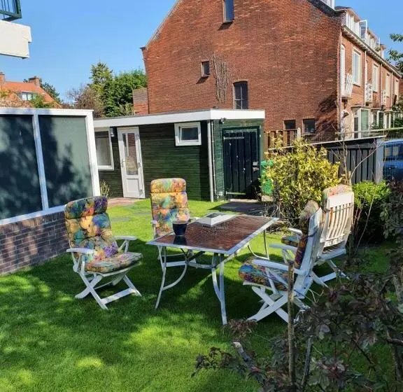 تختخواب و صبحانه Cozy Garden House Kijkduin Beach