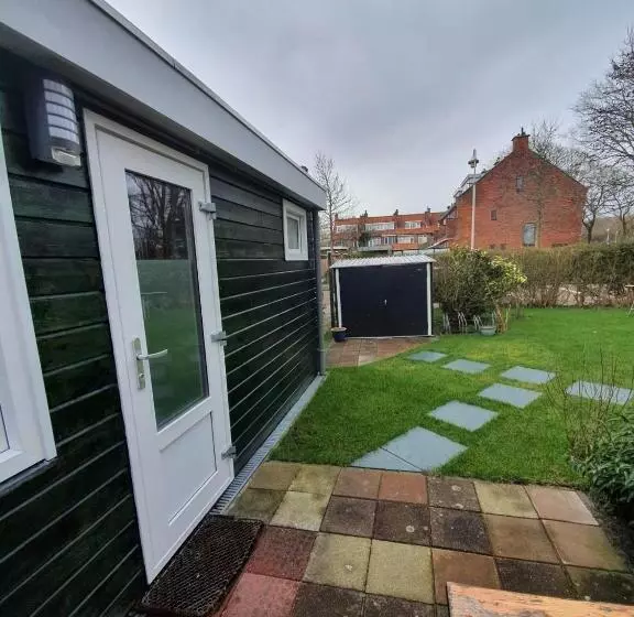 تختخواب و صبحانه Cozy Garden House Kijkduin Beach