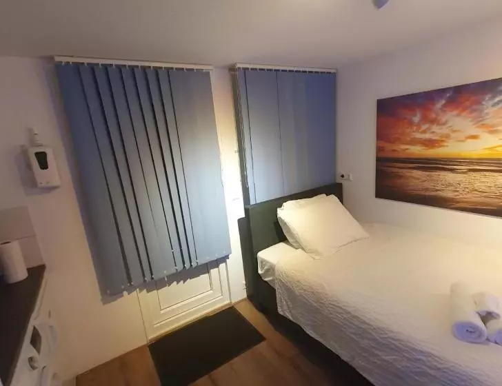تختخواب و صبحانه Cozy Garden House Kijkduin Beach