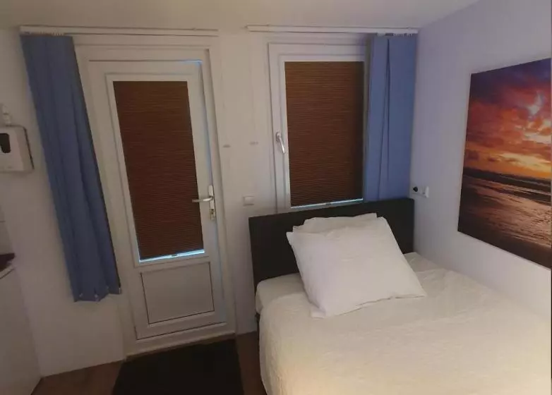 تختخواب و صبحانه Cozy Garden House Kijkduin Beach