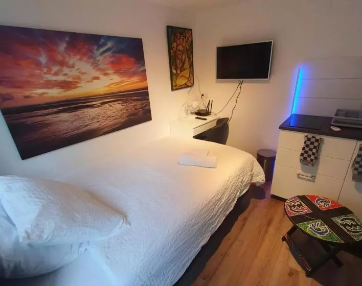تختخواب و صبحانه Cozy Garden House Kijkduin Beach