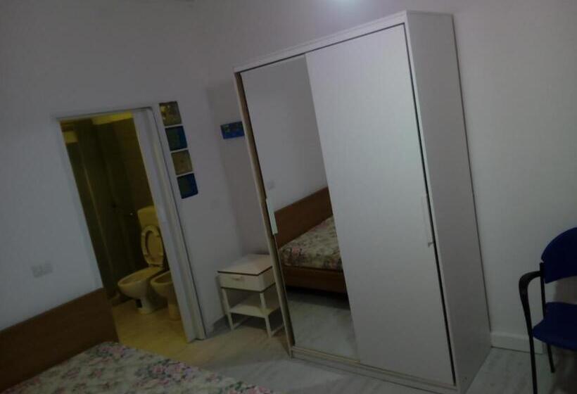 פנסיון Monolocaleoptional C I R C E Ragusa Centro Corso Italia