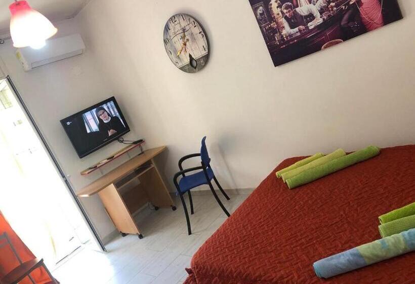 פנסיון Monolocaleoptional C I R C E Ragusa Centro Corso Italia