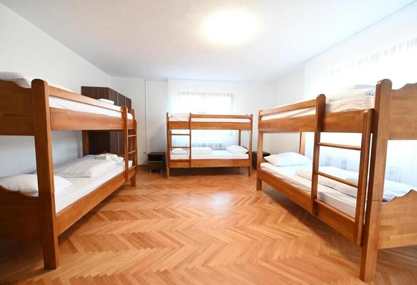 هاستل Sobe   Rooms Drvorez