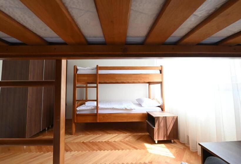 هاستل Sobe   Rooms Drvorez