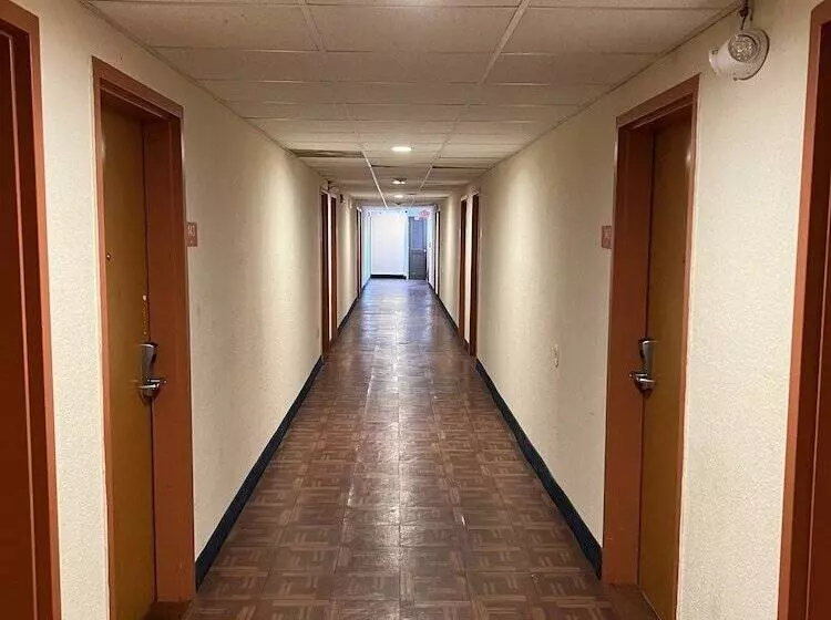 ホテル Metro Inn & Suites