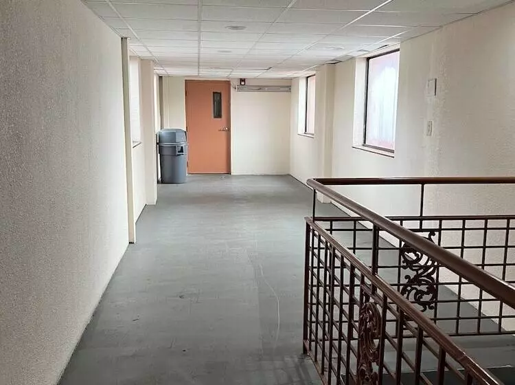 ホテル Metro Inn & Suites