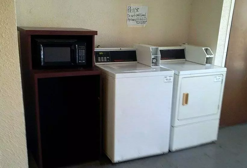 ホテル Metro Inn & Suites