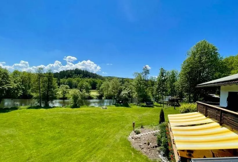 Hotelli Gasthof Pension Fischerstüberl