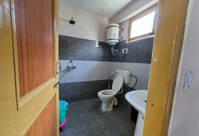 Пансион Old Monk Inn