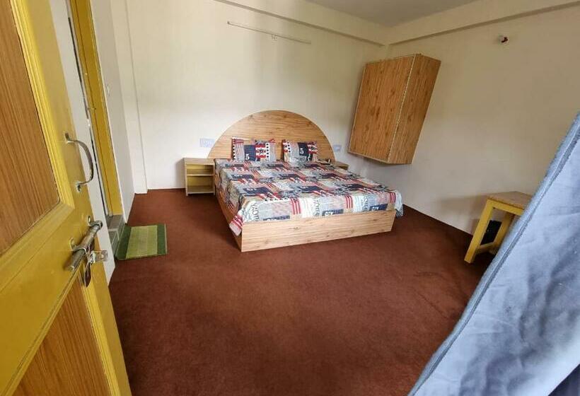 Пансион Old Monk Inn