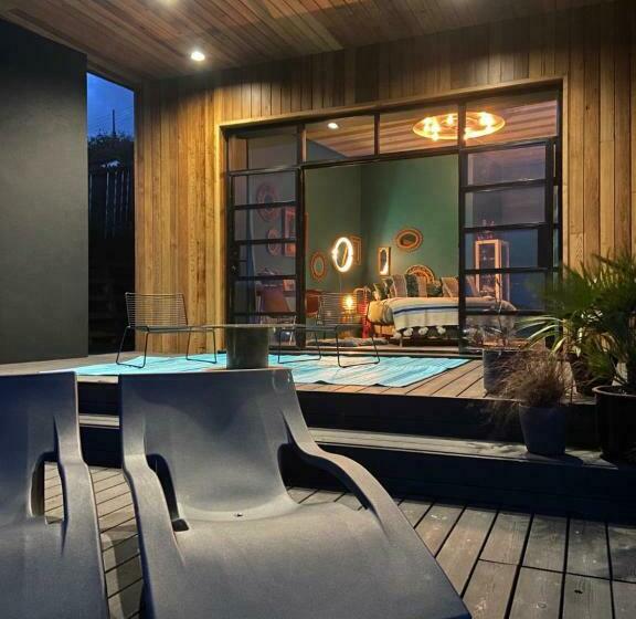 ベッドアンドブレックファースト Chy Conary