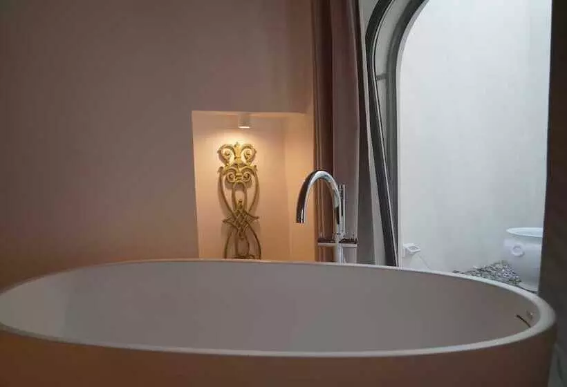 Il Biancospino   Graziosa Dimora Con Vasca In Camera