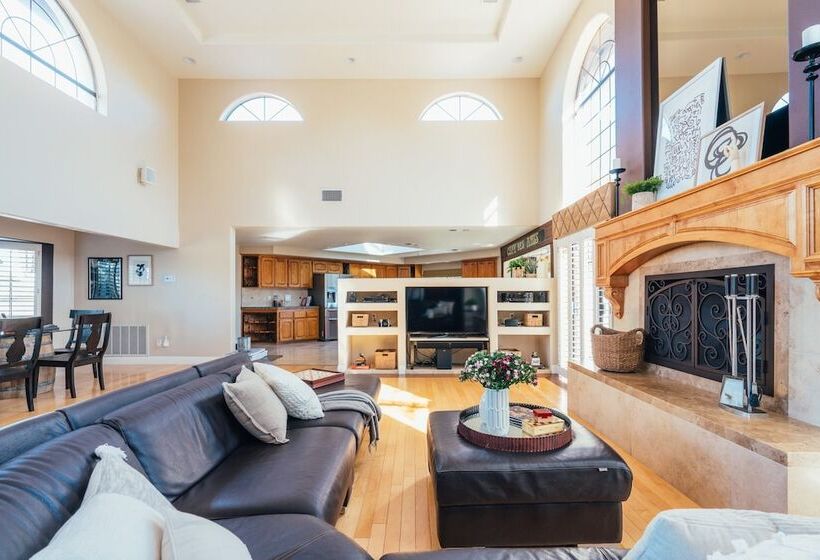 Moana By Avantstay Prvt Oasis W/ Scenic Views Tiki Bar & Pool W/ Water Slide