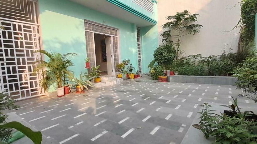 تختخواب و صبحانه Kanak Home Stay