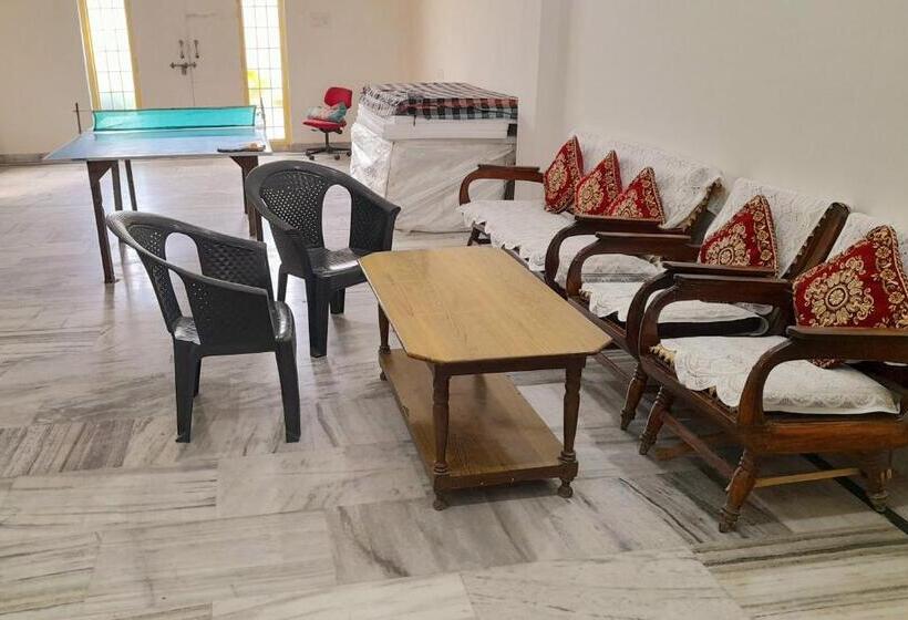 تختخواب و صبحانه Kanak Home Stay