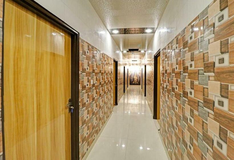 Capital O Hotel Peeragarhi Near M2k Cinemas Rohini