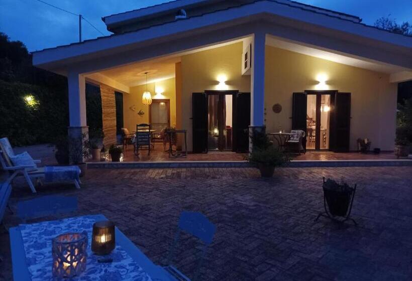 Casa Mimosa Holiday Room