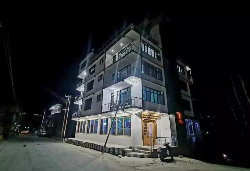 ホテル The Indian Kargil