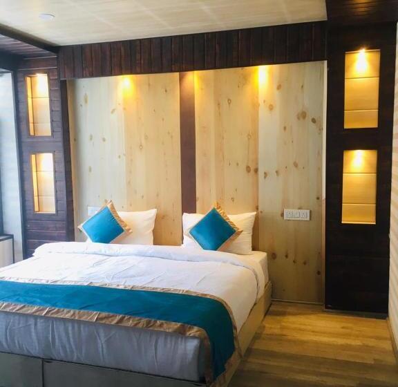 Hotel The Indian Kargil
