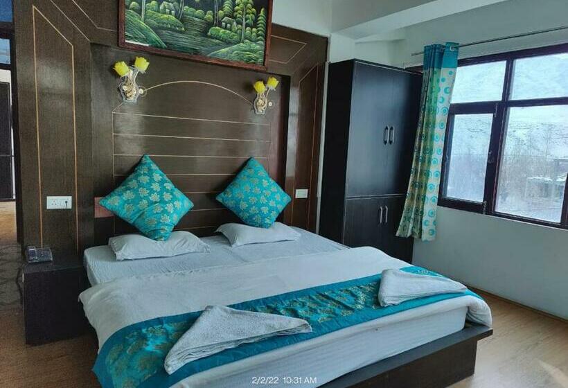 Hotel The Indian Kargil