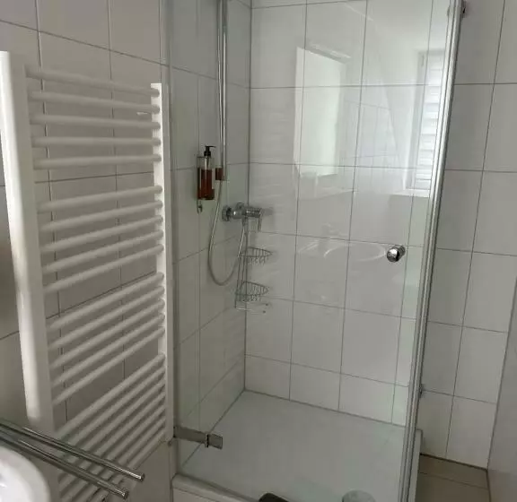 هاستل Alter Wirt Ramersdorf