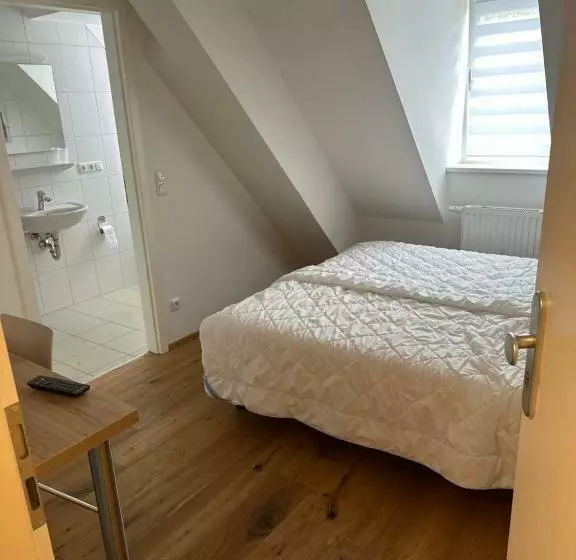 هاستل Alter Wirt Ramersdorf