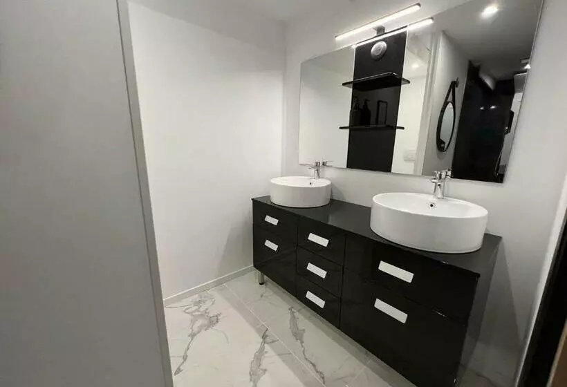 ベッドアンドブレックファースト Luxury Room