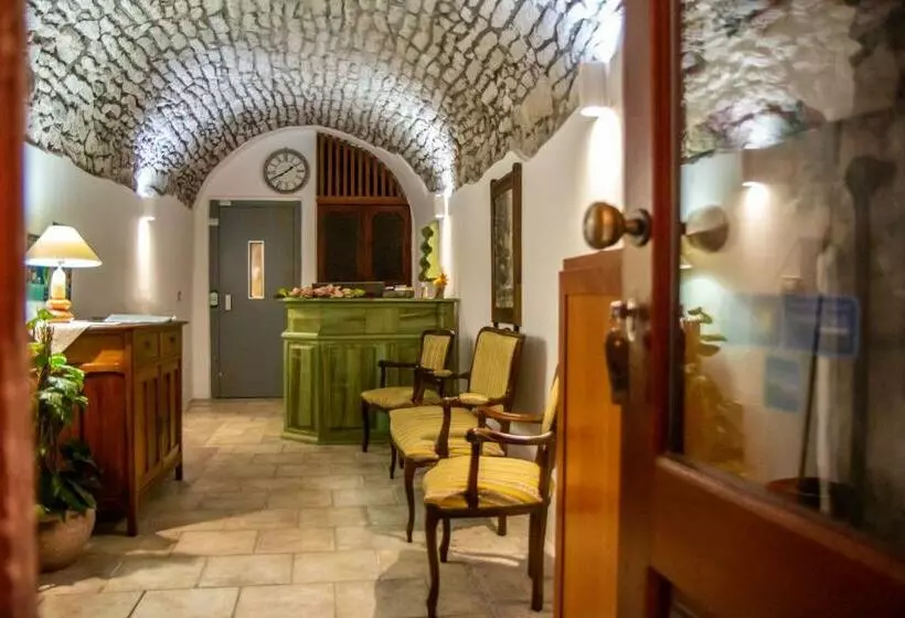 پانسیون S’ammentu House