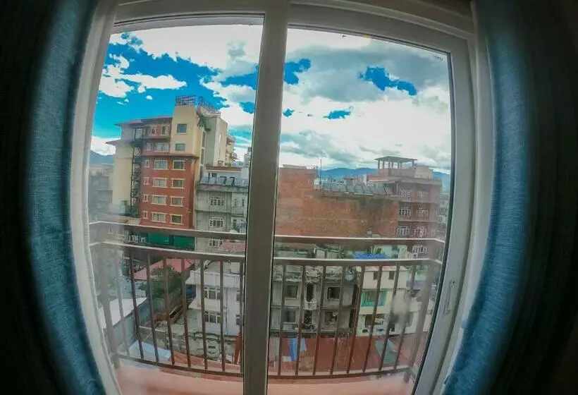 هتل Mega & Apartment