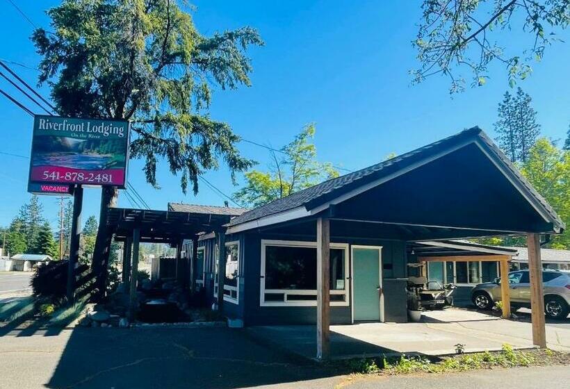 Otel Riverfront Lodging