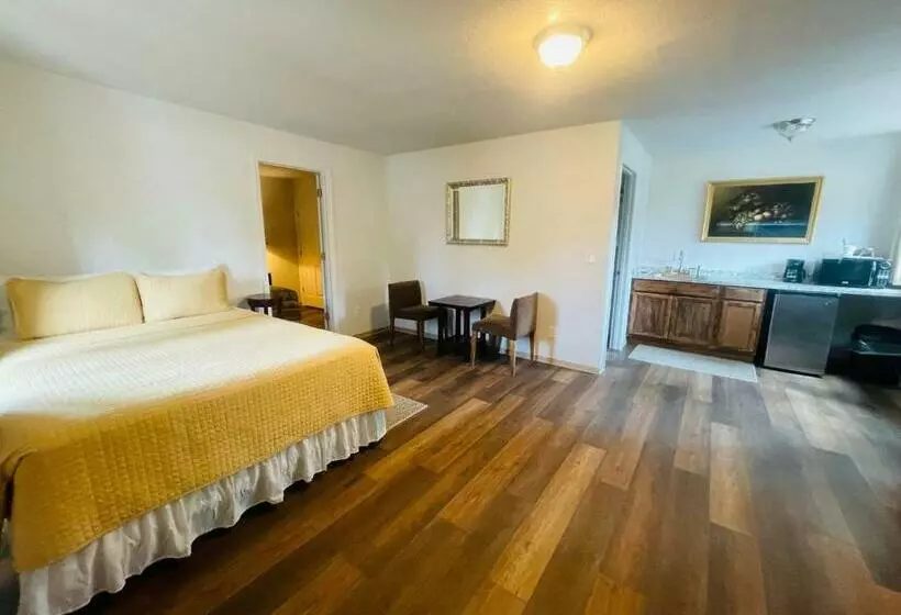 Hotelli Riverfront Lodging