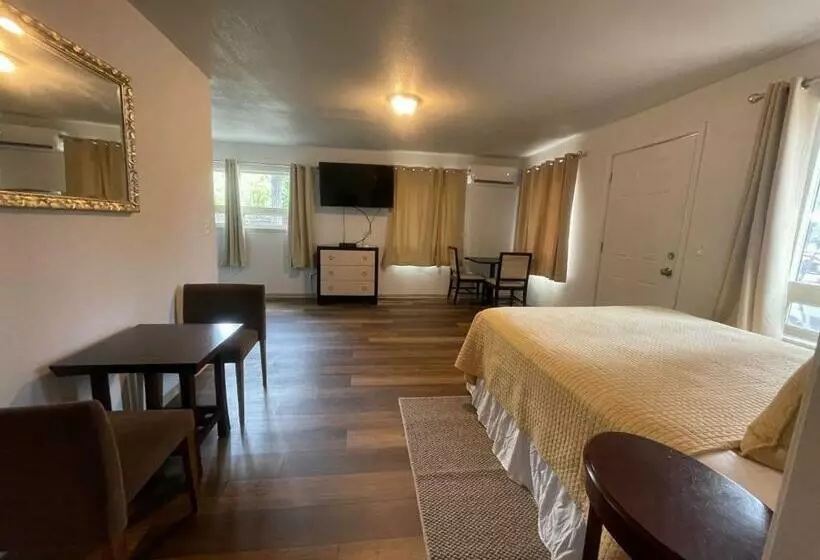 Hotelli Riverfront Lodging