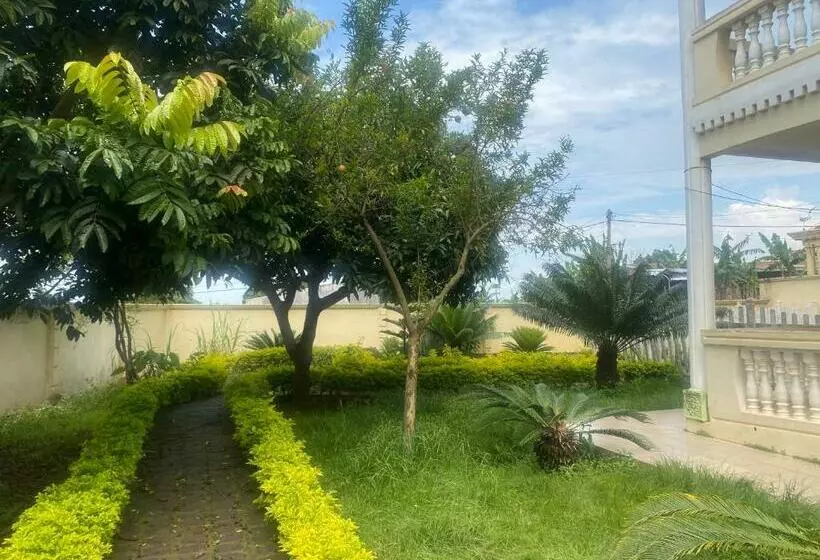 پانسیون Manoir Des Princesses Bafoussam