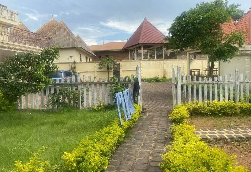 پانسیون Manoir Des Princesses Bafoussam