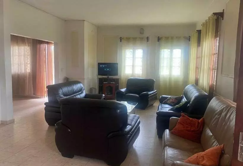 پانسیون Manoir Des Princesses Bafoussam