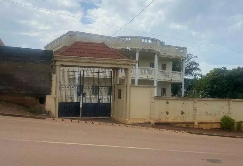 پانسیون Manoir Des Princesses Bafoussam