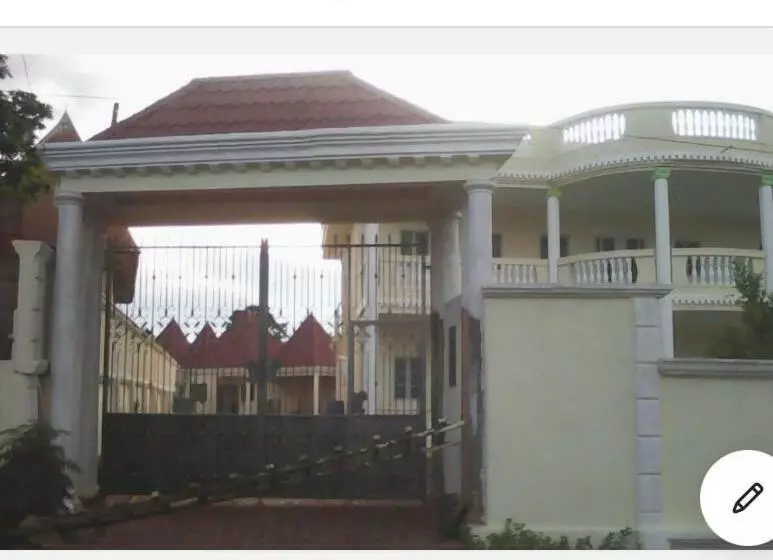 پانسیون Manoir Des Princesses Bafoussam