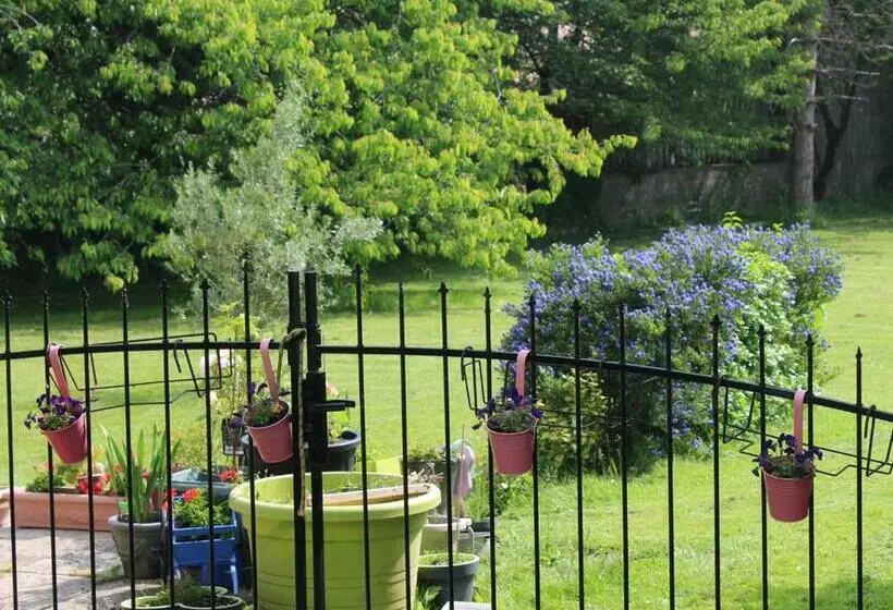 Aamiaismajoitus (B&B) Chez Martine Et Bernard