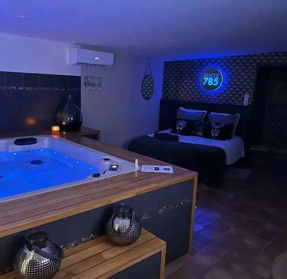 Aamiaismajoitus (B&B) Suite 785 Chambre Loveroom Jacuzzi Sauna Cave