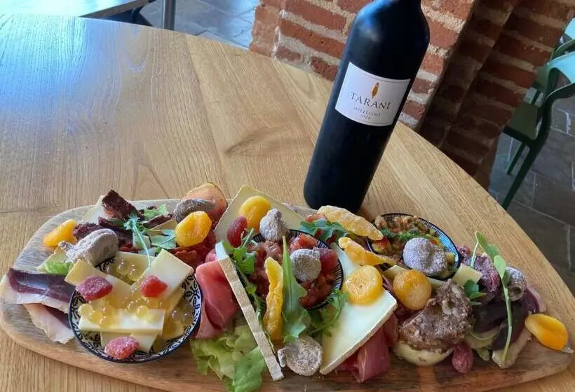 Aamiaismajoitus (B&B) Suite 785 Chambre Loveroom Jacuzzi Sauna Cave