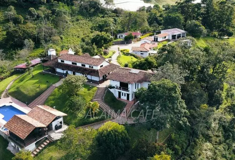 ホテル Acaima Café Lodge