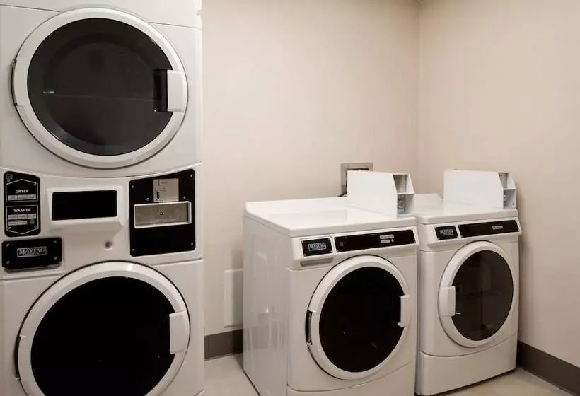 هتل Holiday Inn Express & Suites   Hollister, An Ihg