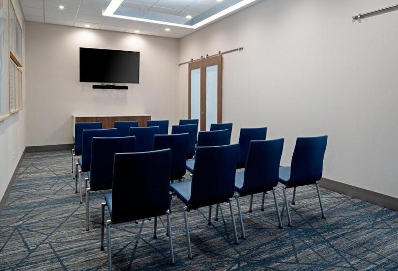 فندق Holiday Inn Express & Suites Hollister, An Ihg