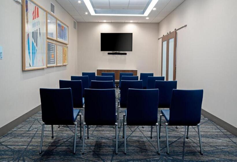 فندق Holiday Inn Express & Suites Hollister, An Ihg