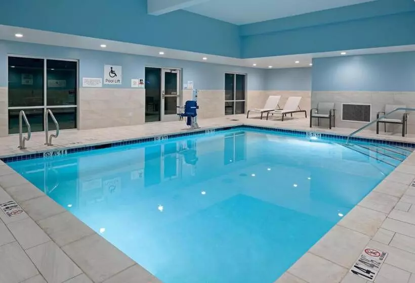 هتل Holiday Inn Express & Suites   Hollister, An Ihg