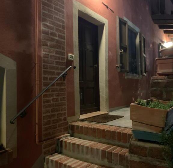 بنسيون La Vecchia Cascina Rossa