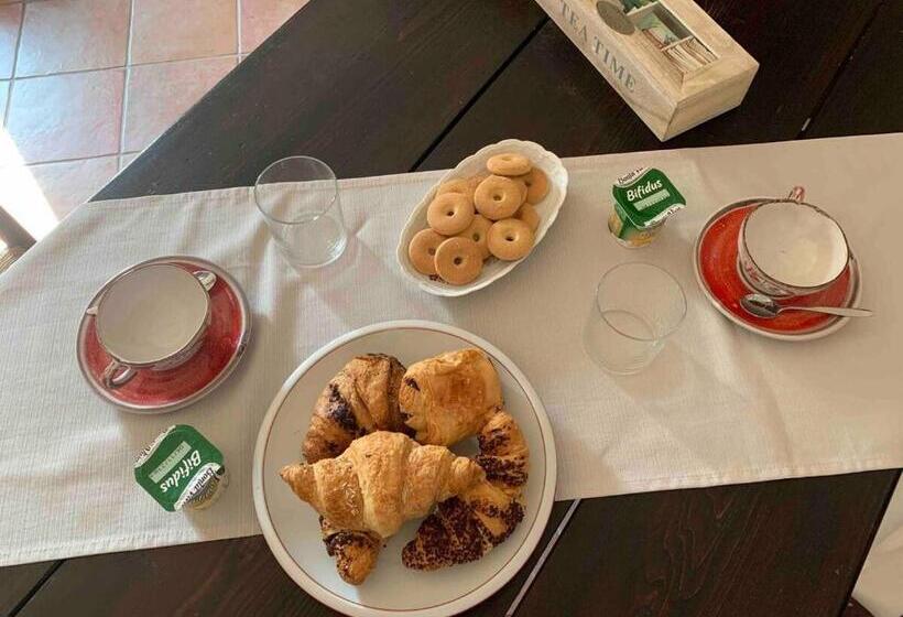 بنسيون La Vecchia Cascina Rossa