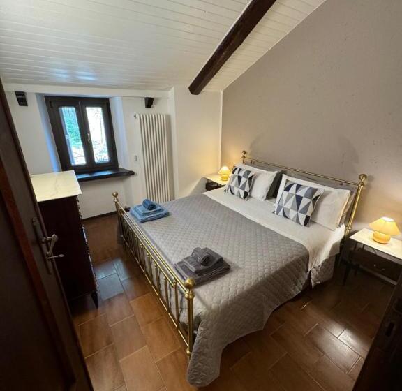 بنسيون La Vecchia Cascina Rossa